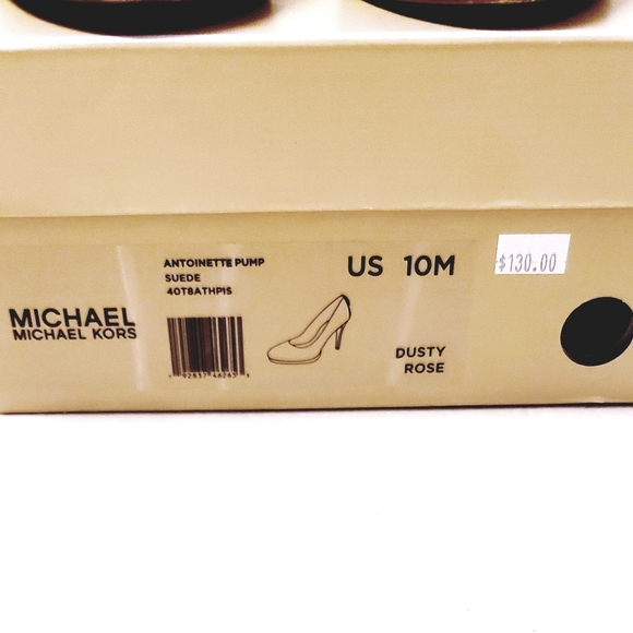 9.5 Like new locked heels suede pumps by MICHAEL Michael Kors - Picture 10 of 10